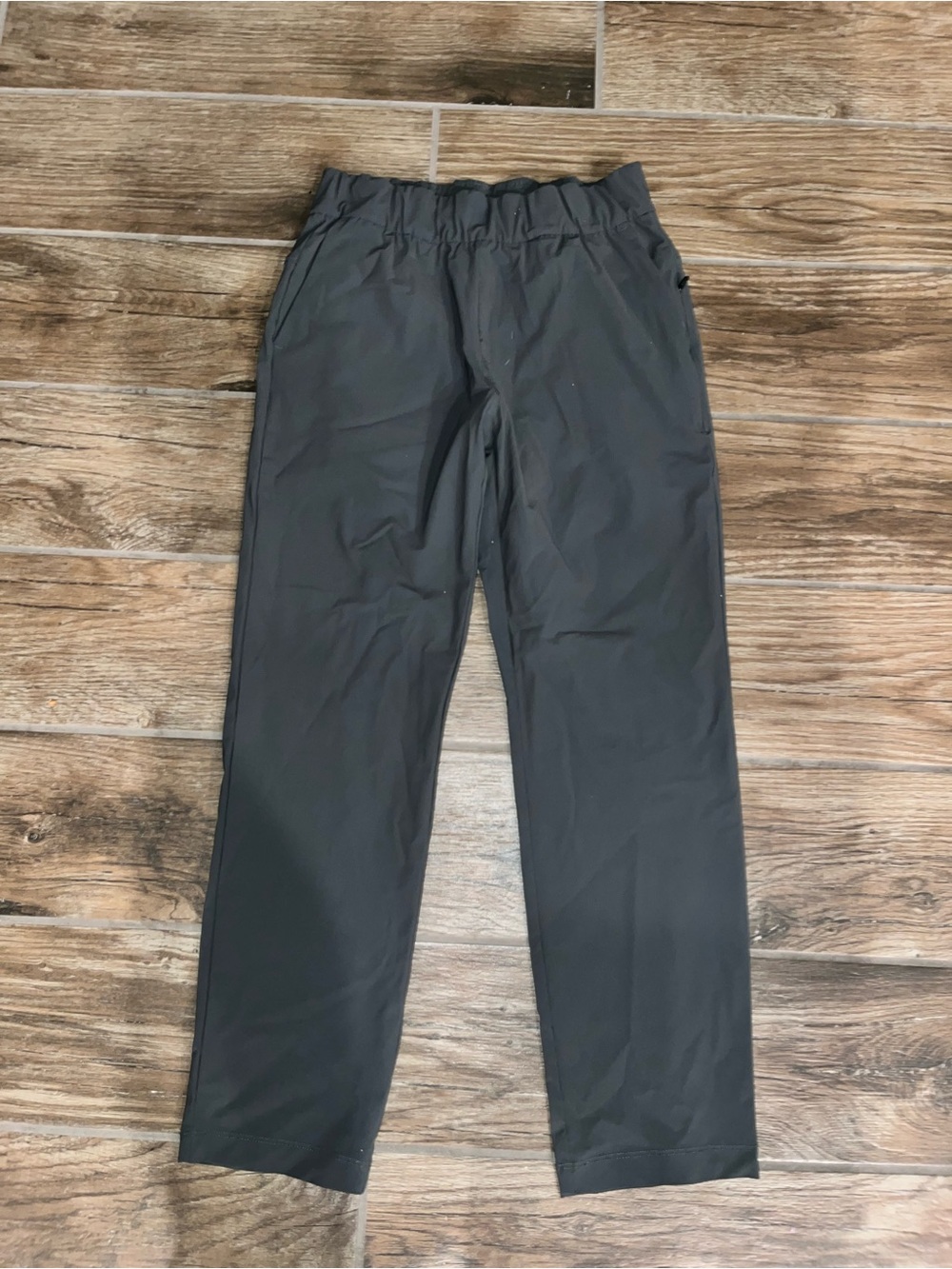 Vuori women’s Miles Ankle pants green